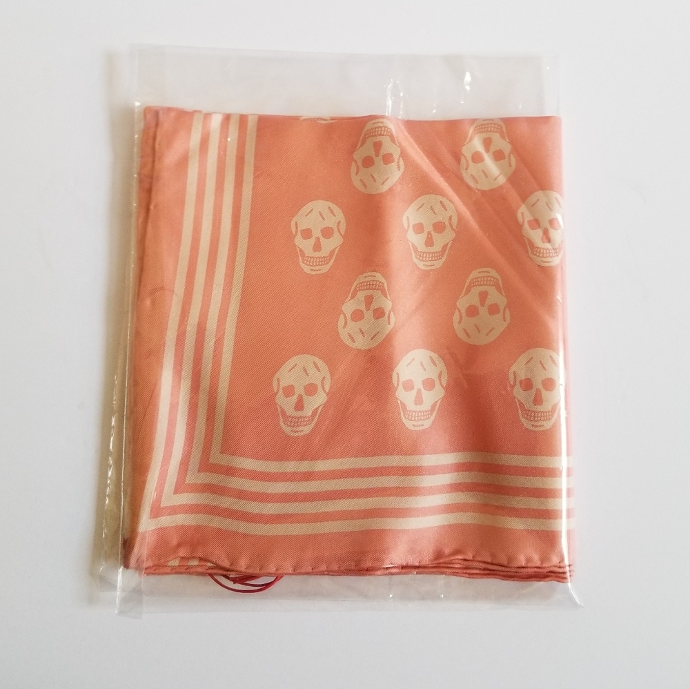 Alexander McQueen Skull Silk Scarf Rose Pink - Picture 5 of 7